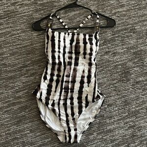 Lablanca one piece swimsuit, size 6 never worn